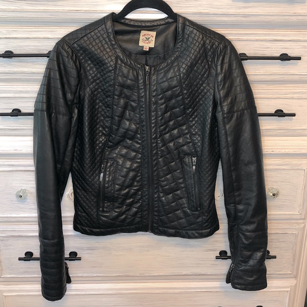 Women’s stylish black faux leather jacket Sz L